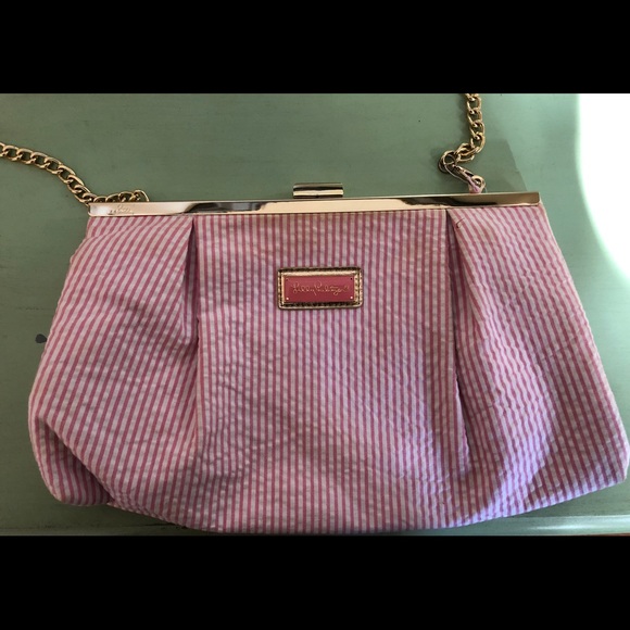 Lilly Pulitzer Handbags - Pink and white Lilly Pulitzer seersucker clutch